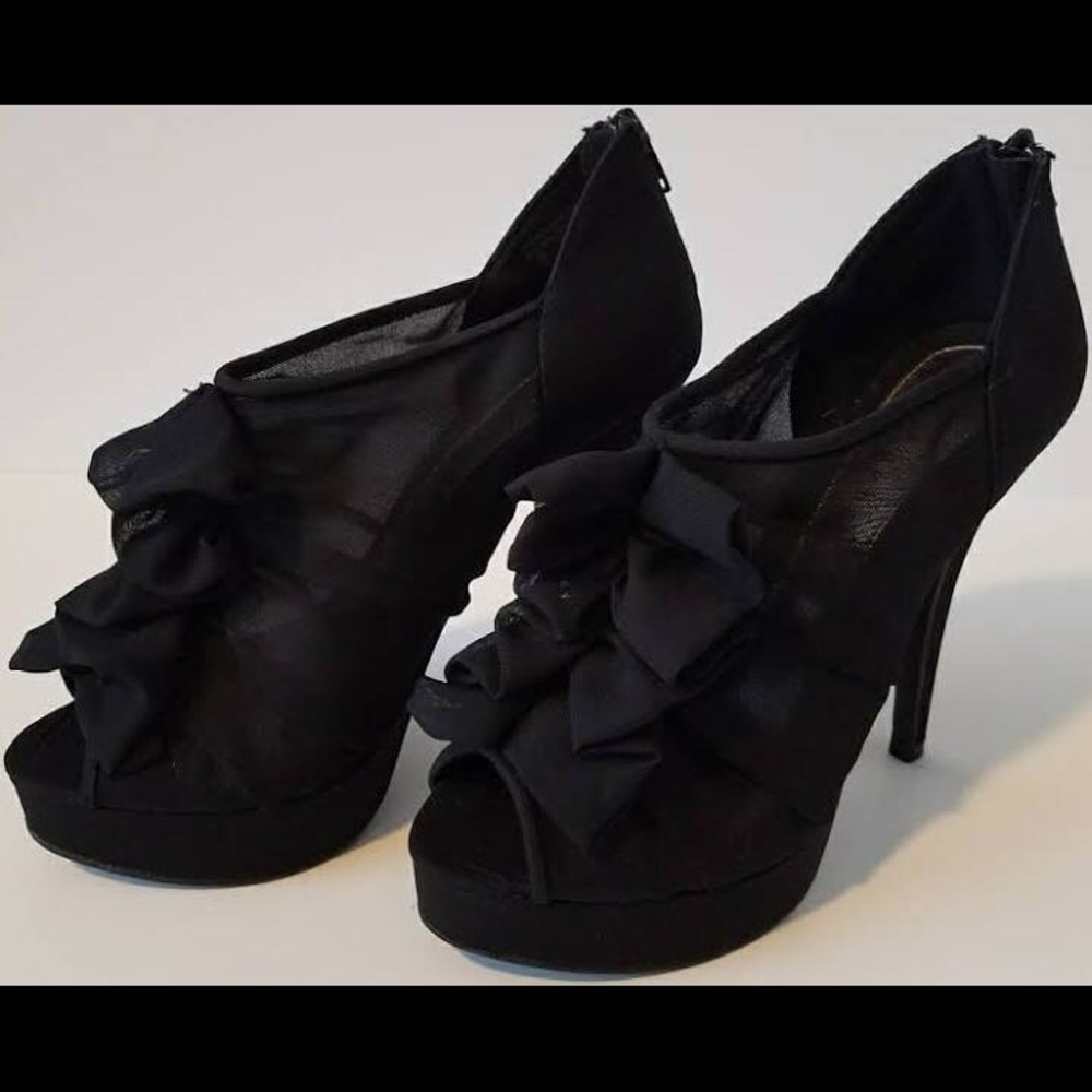 Metaphor | Black Heels